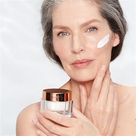 Discover the Magic of Hyaluronic Acid in Our Cream Moisturizer
